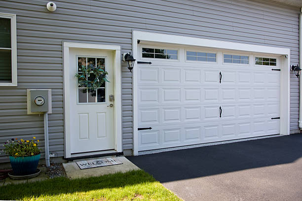 24/7 Emergency Garage Door Panel Replacement experts in Munfordville, KY